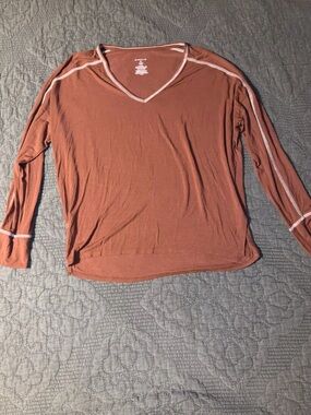 Rust Long Sleeve V-Neck Top with Contrast Trim
